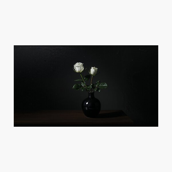 Item preview, Jarrón negro de lujo con rosas blancas designed and sold by NIVEX.