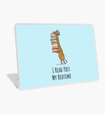 Funny Giraffe Holding a Stack of Books - I Read Past My Bedtime - Book Lover Gift, Phones Cases And Other Gift Laptop Skin