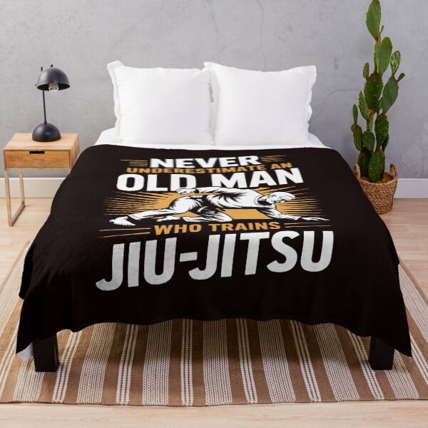 Artikelvorschau, Unterschätze niemals einen alten Mann, der Jiu-Jitsu trainiert. entworfen und verkauft von hettingerchaim.