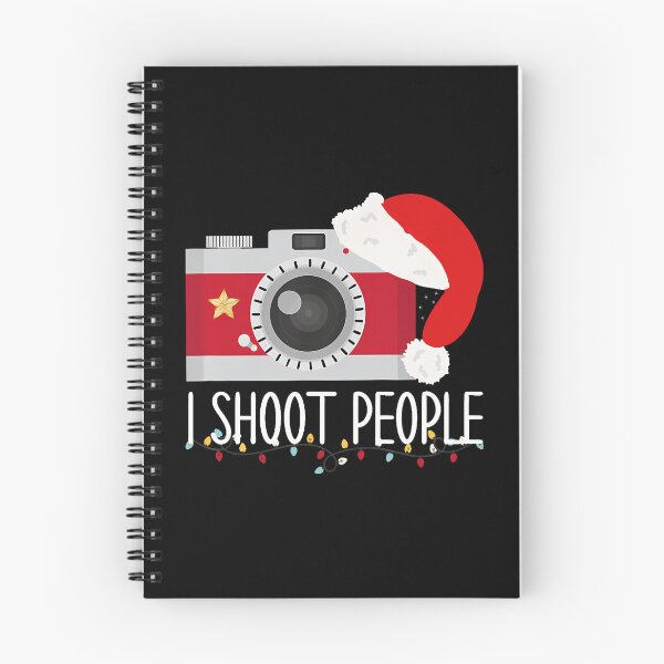 Aperçu de l'œuvre Photographie amusante de lumières de Noël et de bonnet de Père Noël par un photographe créée et vendue par RubySandy.