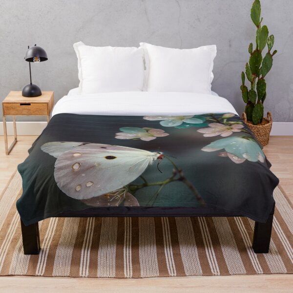 Aperçu de l'œuvre Papillon avec fleur de rosée créée et vendue par DavidePoggio.