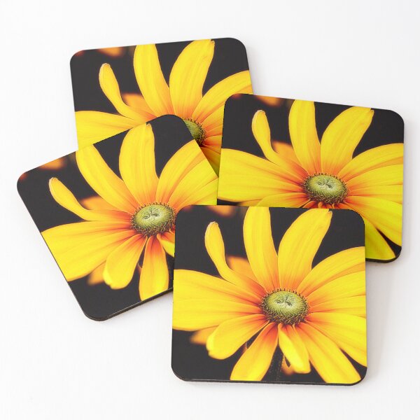 Artikelvorschau, Makro-Goldene Gänseblümchen – Strahlende botanische Kunst entworfen und verkauft von SL Timeless Moments .