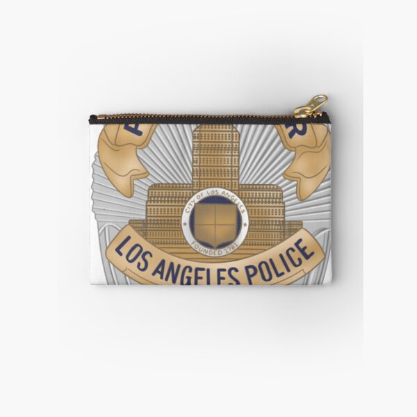 Artikelvorschau, Lucy Chen Badge The Rookie entworfen und verkauft von lenasdooodles.