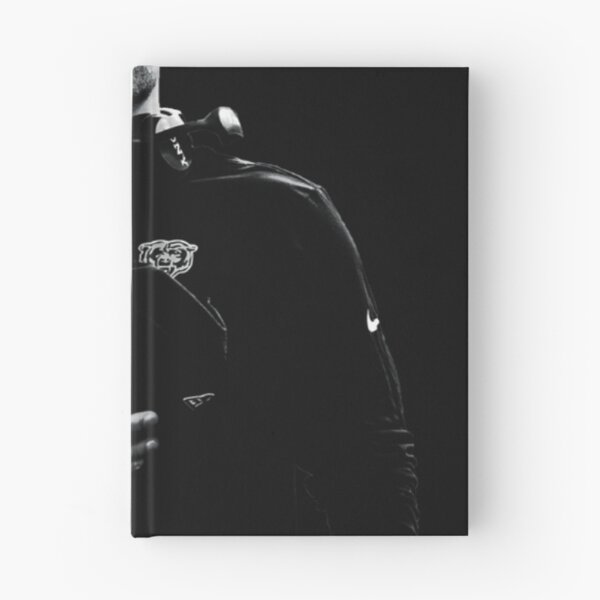 Artikelvorschau, Ben Johnson Chicago Football Monochrome Düsteres Porträt Grafik entworfen und verkauft von bullnizomona.