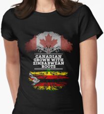 Kanadisches gewachsenes mit simbabwischem Wurzel-Geschenk für Simbabwe von Simbabwe - Simbabwe-Flagge in den Wurzeln Tailliertes T-Shirt für Frauen