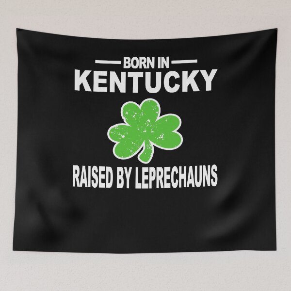 Aperçu de l'œuvre St Paddys Kentucky chemise soulevée par le cadeau de lutins créée et vendue par shoppzee.