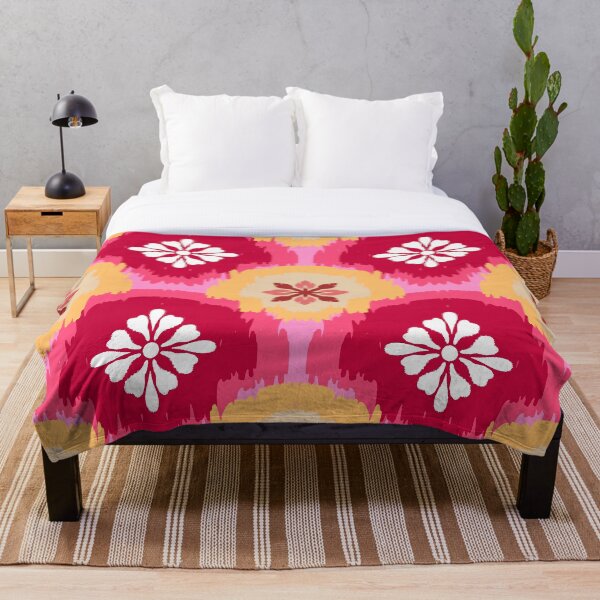 Artikelvorschau, Auffälliges Tribal-Ikat-Diamantmuster auf Marineblau entworfen und verkauft von Modular Prints.