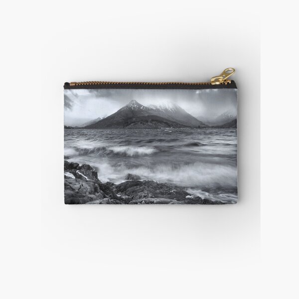Artikelvorschau, Stürmisches Wetter am Loch Leven in Schottland. entworfen und verkauft von PhotosEcosse.