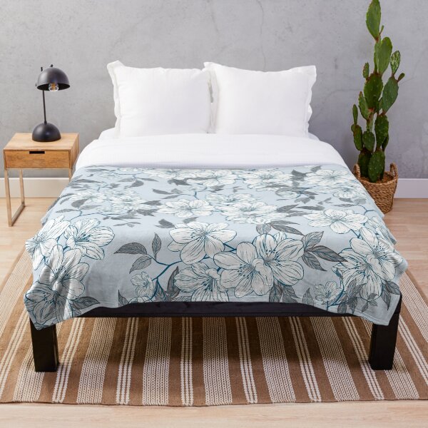 Artikelvorschau, Zartes blaues florales botanisches Muster entworfen und verkauft von Modular Prints.