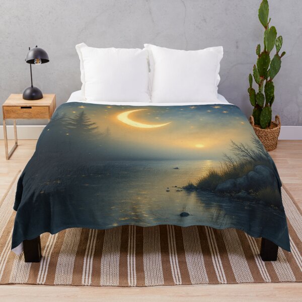 Artikelvorschau, Himmlischer Mondaufgang: Goldener Halbmond über dem Kiefernwaldsee entworfen und verkauft von SebastianSpace.