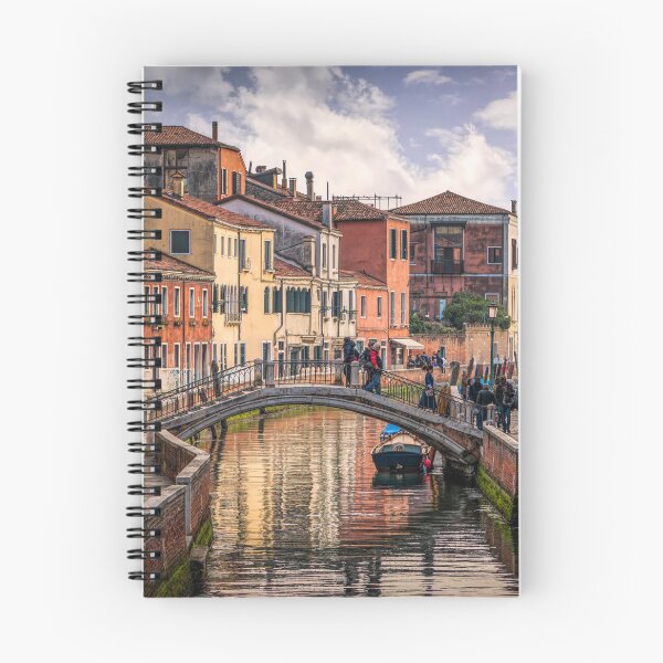 Artikelvorschau, Straßenszene in Venedig entworfen und verkauft von Viv Thompson Photography .