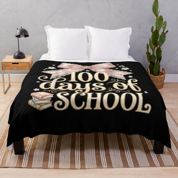 Aperçu de l'œuvre T-shirt « 100 jours d'école », Sweat-shirt « 100 jours à faire des trucs de prof », Joyeux 100e jour d'école !, T-shirt pour fêter les 100 jours d'école, Cadeau pour prof créée et vendue par THREE LITTLE BEANS.