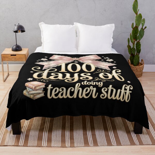 Aperçu de l'œuvre T-shirt « 100 jours d'école », T-shirt « 100 jours à faire des trucs de prof », Joyeux 100e jour d'école !, Fête des 100 jours, Cadeau pour prof, T-shirt humoristique pour prof créée et vendue par THREE LITTLE BEANS.