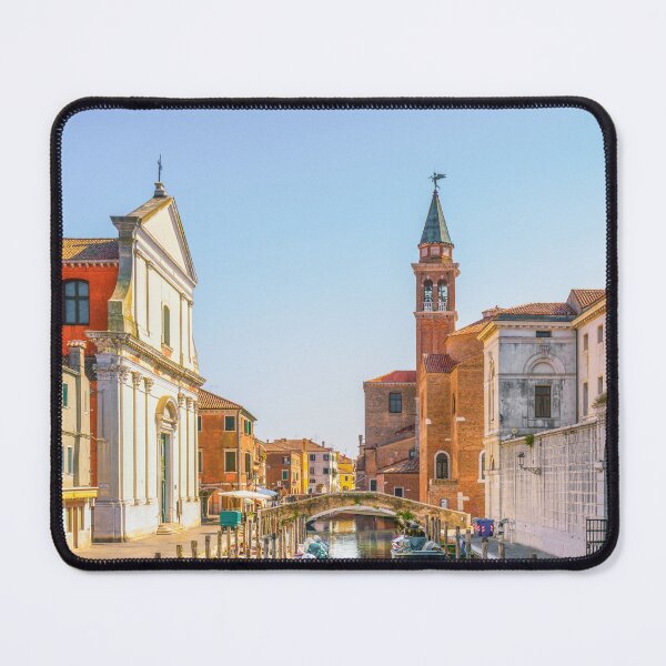 Aperçu de l'œuvre Chioggia, ville située dans la lagune de Venise, avec son canal et son église. Vénétie, Italie. créée et vendue par Stefano Orazzini.