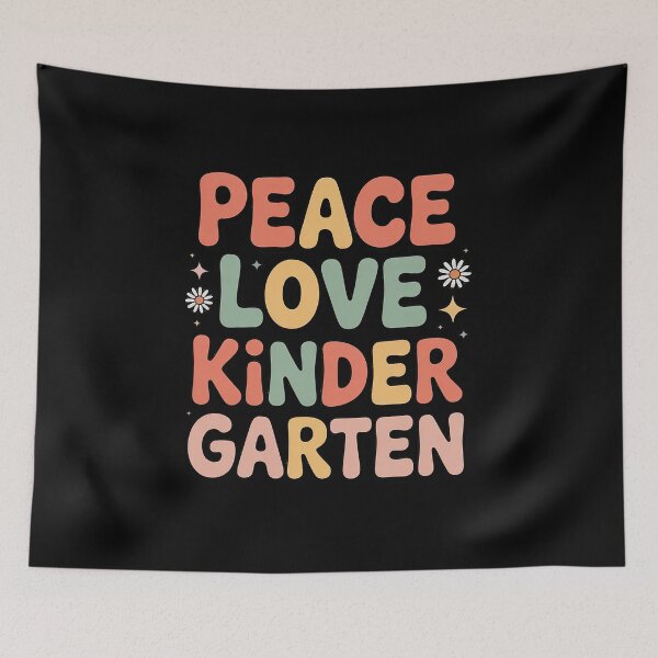 Aperçu de l'œuvre Peace Love Kindergarten Groovy First Day of Kindergarten créée et vendue par SIGORDESIGN.