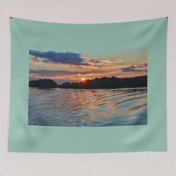 Artikelvorschau, Sonnenuntergang auf der Donau entworfen und verkauft von Lanis Rossi.