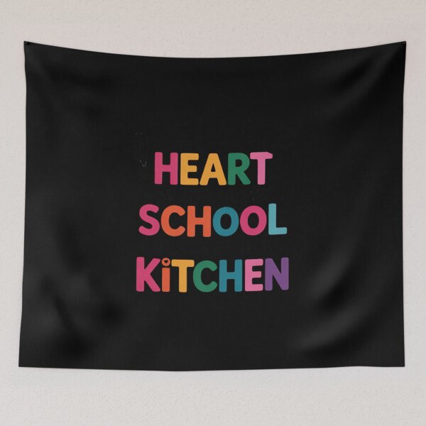 Artikelvorschau, Das Herz der Schule schlägt in der Küche. Mittagessen-Dame 0 entworfen und verkauft von InspiredFoul.
