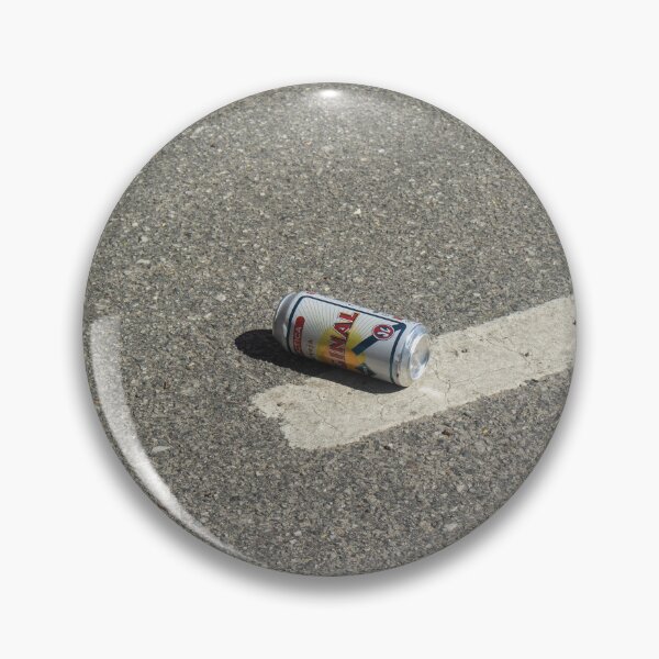 Artikelvorschau, Bierdose auf dem Asphalt entworfen und verkauft von felipequeiroz.