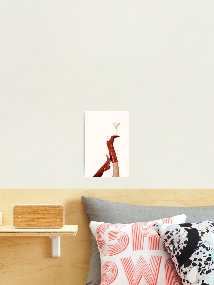 Aperçu 2 sur 3. Impression photo avec l'œuvre Bottes Rouges Martini créée et vendue par gaiadesanctis.