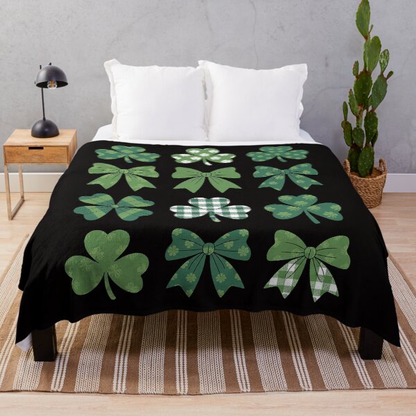 Artikelvorschau, Niedliche grüne Kleeblatt-Schleife zum St. Patrick's Day entworfen und verkauft von BotboutiquePre.