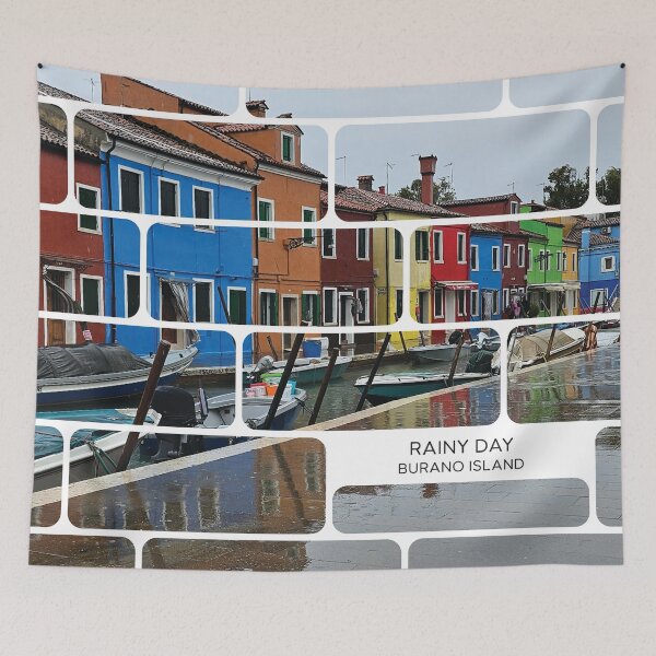 Artikelvorschau, Regentag auf der Insel Burano, Venedig, Italien, im Ziegelstil gestaltet entworfen und verkauft von CHASAcreative.