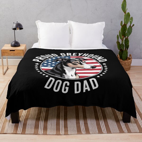 Artikelvorschau, Stolzer Greyhound-Papa, patriotischer Greyhound-Papa mit amerikanischer Flagge entworfen und verkauft von MarryIsMonth.