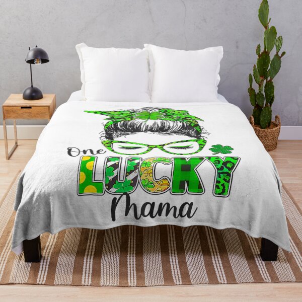 Artikelvorschau, Eine glückliche Mama Shamrock Leopard Happy St. Patrick's Day Frauen entworfen und verkauft von Moxizz.