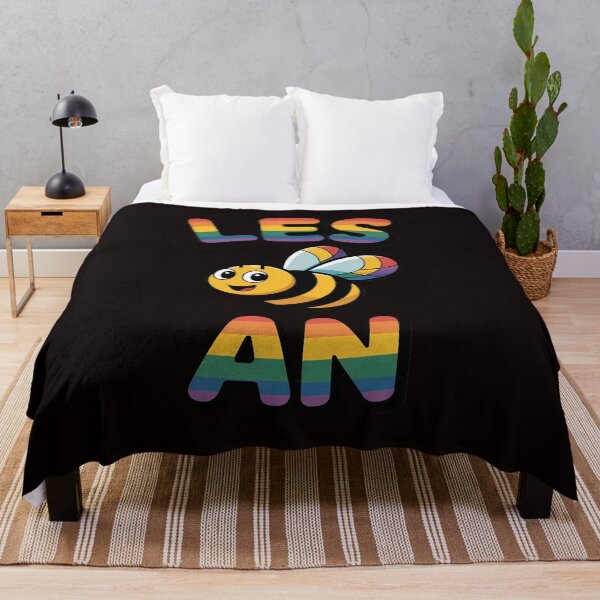 Artikelvorschau, Les-bee-an Lesbian Bee Lover Rainbow LGBT Pride Flag entworfen und verkauft von lavethediso.