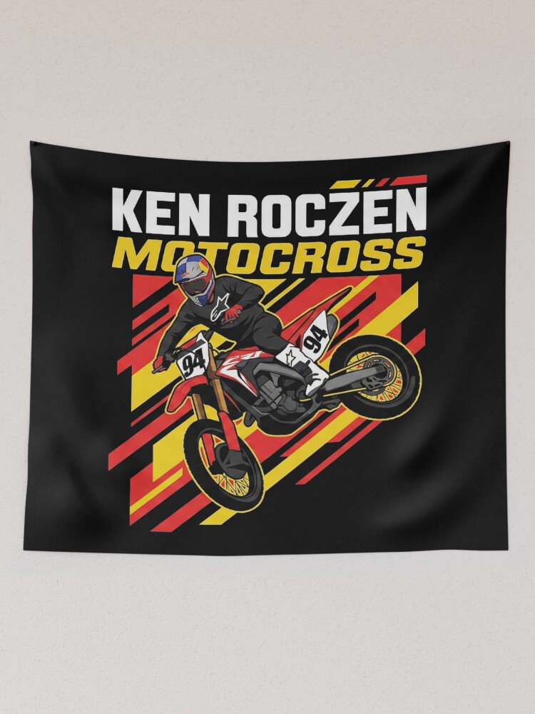 Aperçu 2 sur 3. Tentures avec l'œuvre Ken Roczen créée et vendue par NoobsDesign.