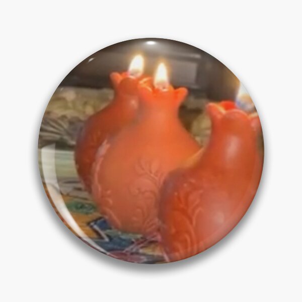 Artikelvorschau, Kerze wie eine Vase auf bunter Winterdeko Titel (Englisch) Candle Styled Like a Vase on Colorful Winter Decor entworfen und verkauft von Yaroplanner.