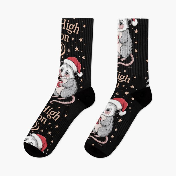 Artikelvorschau, Waschbär-Opossum Lustiges Weihnachtssüßigkeiten-Meme entworfen und verkauft von gourpmerzihd.