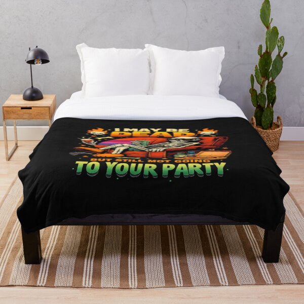 Artikelvorschau, Witziges, sarkastisches Skelett-Zitat als vertikales T-Shirt-Design – „Ich bin zwar tot, aber ich komme trotzdem nicht zu deiner Party“ entworfen und verkauft von FernandsOficial.