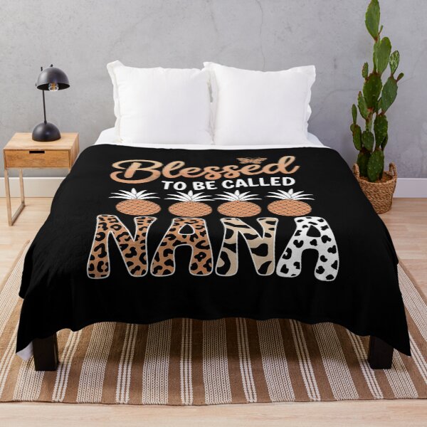 Artikelvorschau, Damen-T-Shirt „Nana Blessed“ mit Leopardenmuster und Kürbismotiven – Herbst-Thanksgiving entworfen und verkauft von NailMolisa.