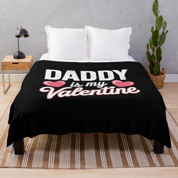 Artikelvorschau, Niedliches Valentinstags-Shirt „Papa ist mein Valentin“ für Kinder (Schule) entworfen und verkauft von Moxizz.