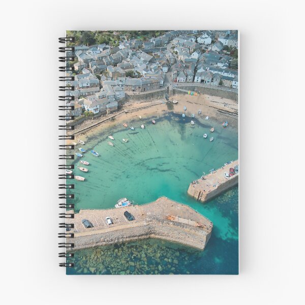 Artikelvorschau, Von oben betrachtet; Hafen von Mousehole, Cornwall entworfen und verkauft von Cissa King Photography.