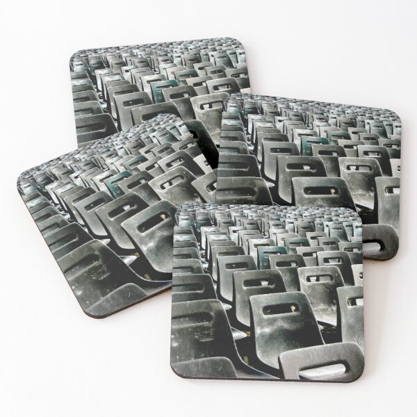 Aperçu de l'œuvre Mer de chaises en plastique grises créée et vendue par Hena Tayeb.