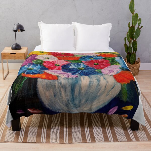 Artikelvorschau, Strukturierte Regenbogen-Wildblumen in weißer Schale auf dunklem Hintergrund entworfen und verkauft von kkartwork.