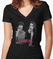 Camiseta entallada de cuello en V (UN) REAl
