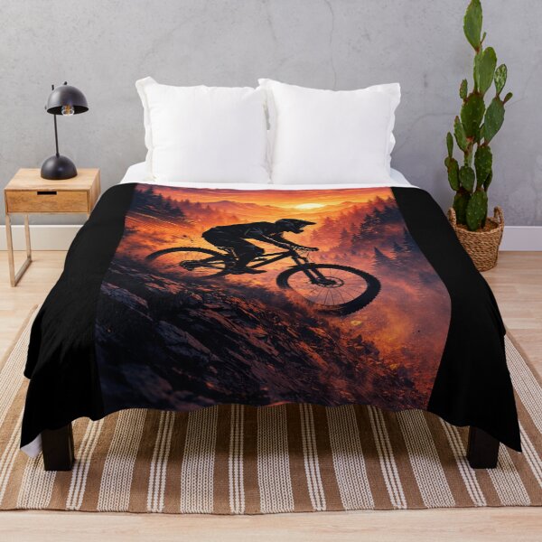 Artikelvorschau, Downhill-Mountainbiking bei Sonnenuntergang – Extreme MTB-Action-Kunst entworfen und verkauft von Fextreme.