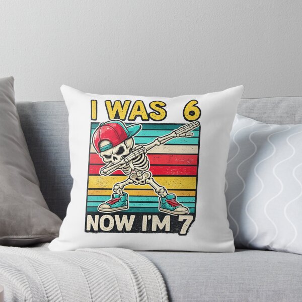 Aperçu de l'œuvre J'avais 6 ans, maintenant j'en ai 7. 7e anniversaire. 67 garçons qui dabient. Enfants. créée et vendue par first-shirt ⭐ ⭐ ⭐ ⭐ ⭐.