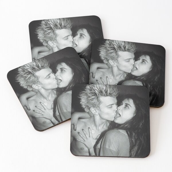 Artikelvorschau, Billy Idol und Demi Moore – Backstage-Foto von 1982 entworfen und verkauft von PopCultureArtShop.