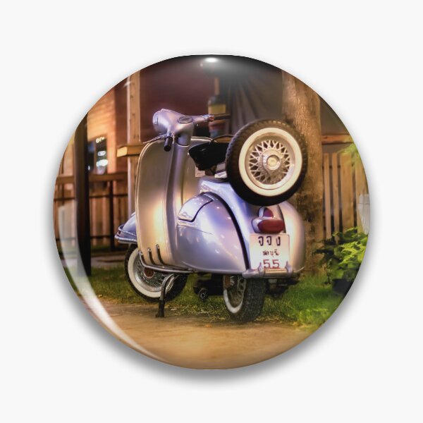 Artikelvorschau, Vespa in der Nacht entworfen und verkauft von Russell Thorne.