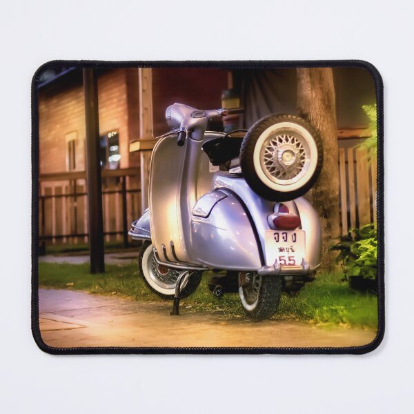 Artikelvorschau, Vespa in der Nacht entworfen und verkauft von Russell Thorne.