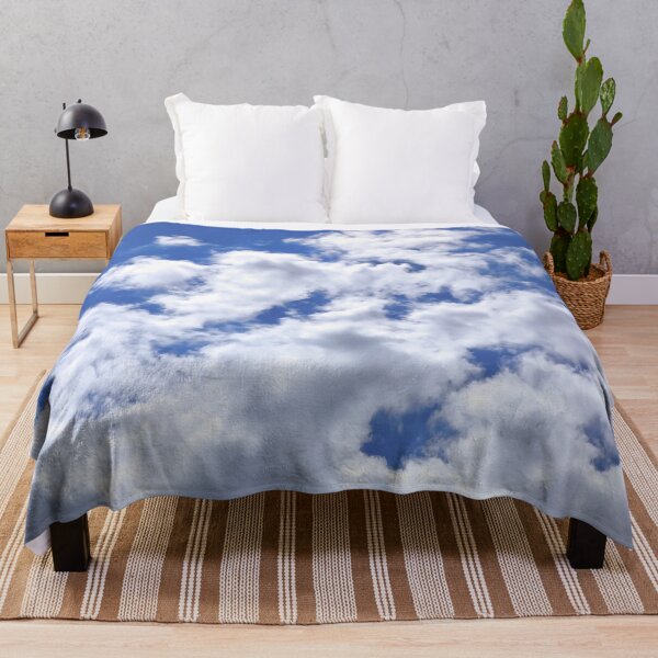 Artikelvorschau, Ätherische weiße Wolken am tiefblauen Himmel entworfen und verkauft von Holub Art Studio & design.