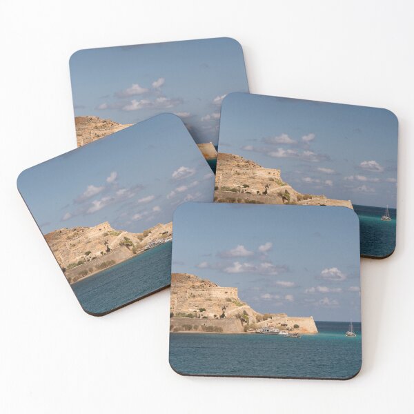 Aperçu de l'œuvre Crète : Au mouillage au large de Spinalonga créée et vendue par Kasia Design.
