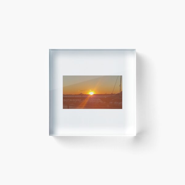 Artikelvorschau, Hudson River Sonnenuntergang Fotografie Karten Drucke Aufkleber Gelb Orange NYC Foto Wandkunst Design Redbubble Shop entworfen und verkauft von Saritas Boutique Shop.