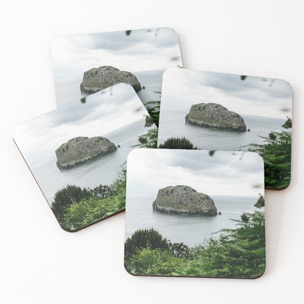 Artikelvorschau, Große Felseninsel mitten im Ozean. entworfen und verkauft von ElevenArtShop.