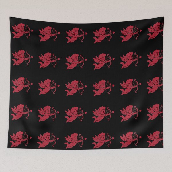 Aperçu de l'œuvre Coussin décoratif Cupidon avec flèche en forme de cœur pour la Saint-Valentin créée et vendue par FestivityFinds.