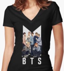 BTS 1 (WEISS) Tailliertes T-Shirt mit V-Ausschnitt