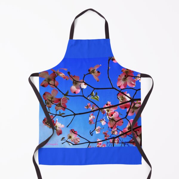 Aperçu de l'œuvre Cornouiller et ciel bleu – Fleurs roses sur un ciel printanier lumineux créée et vendue par Artondra Hall.
